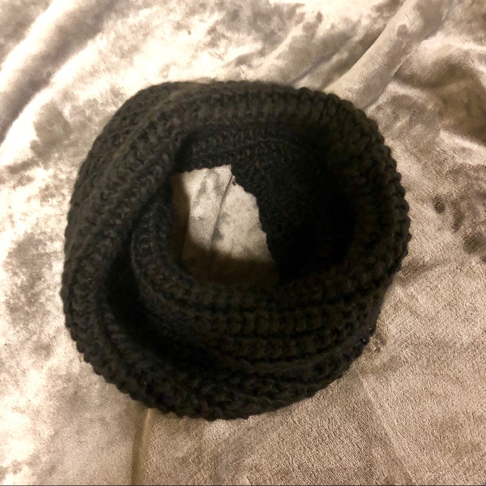 Uniqlo wool infinity/circle scarf